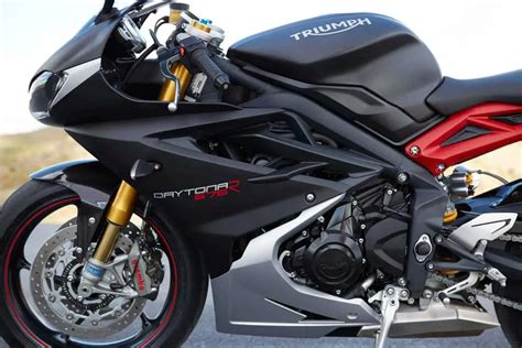 new triumph daytona 2018|2018 Triumph Daytona 675R Review .